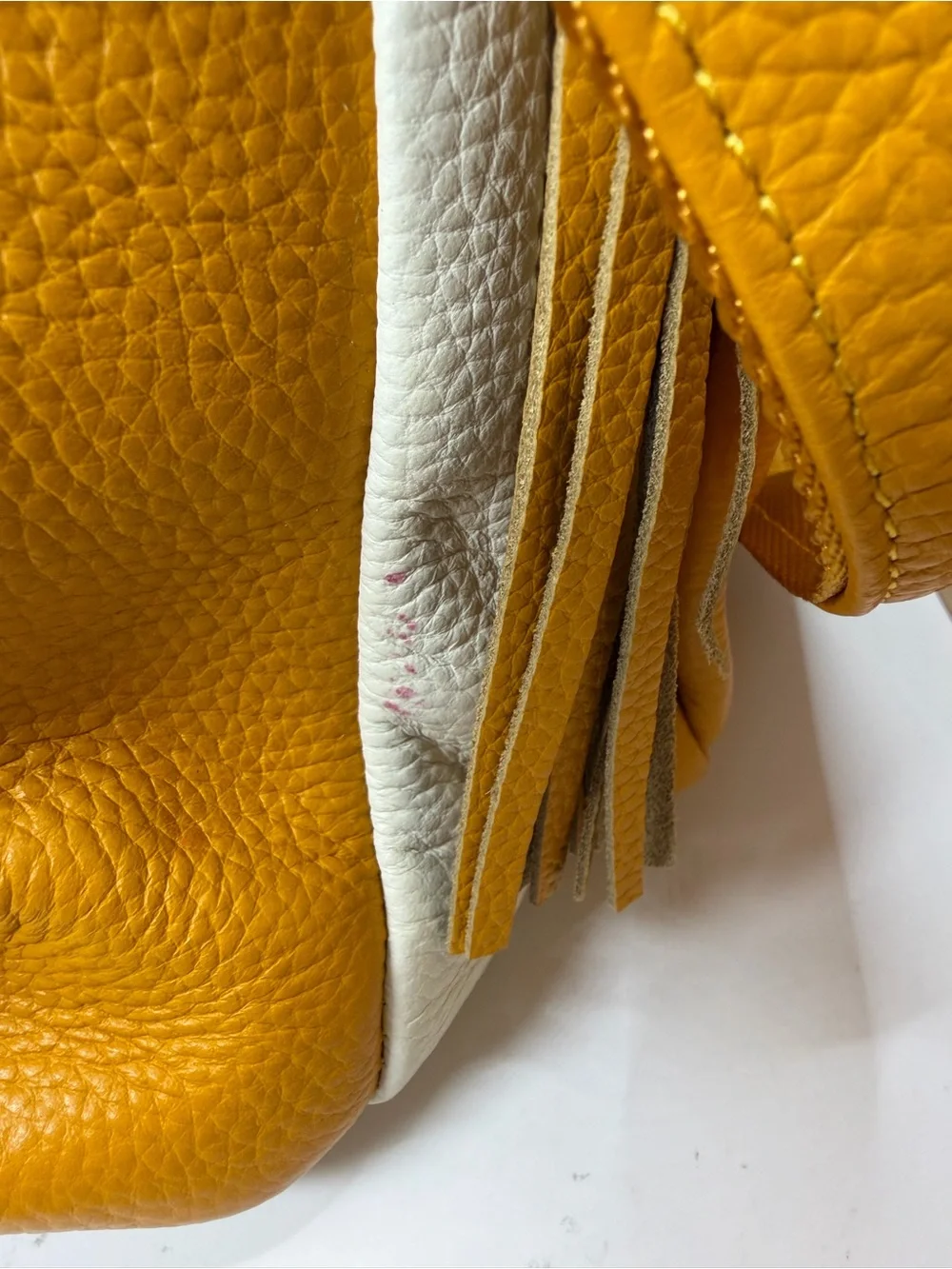 ALTOSY Large Soft Leather Backpack. Yellow and White.